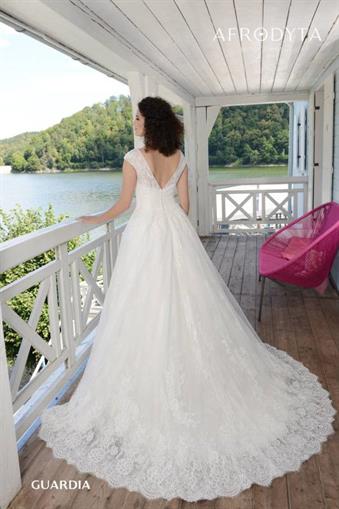 Suknia ślubna Guardia tył z kolekcji Elope 2019 firmy Afrodyta z Rzeszowa