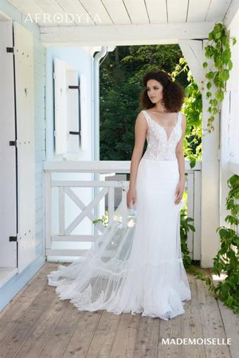 Suknia ślubna Mademoiselle z kolekcji Elope 2019 firmy Afrodyta z Rzeszowa