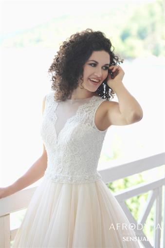 Suknia ślubna Sensual z kolekcji Elope 2019 firmy Afrodyta z Rzeszowa