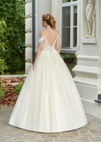 Suknia ślubna Deborah tył z kolekcji DFM 2019 Relevence Bridal